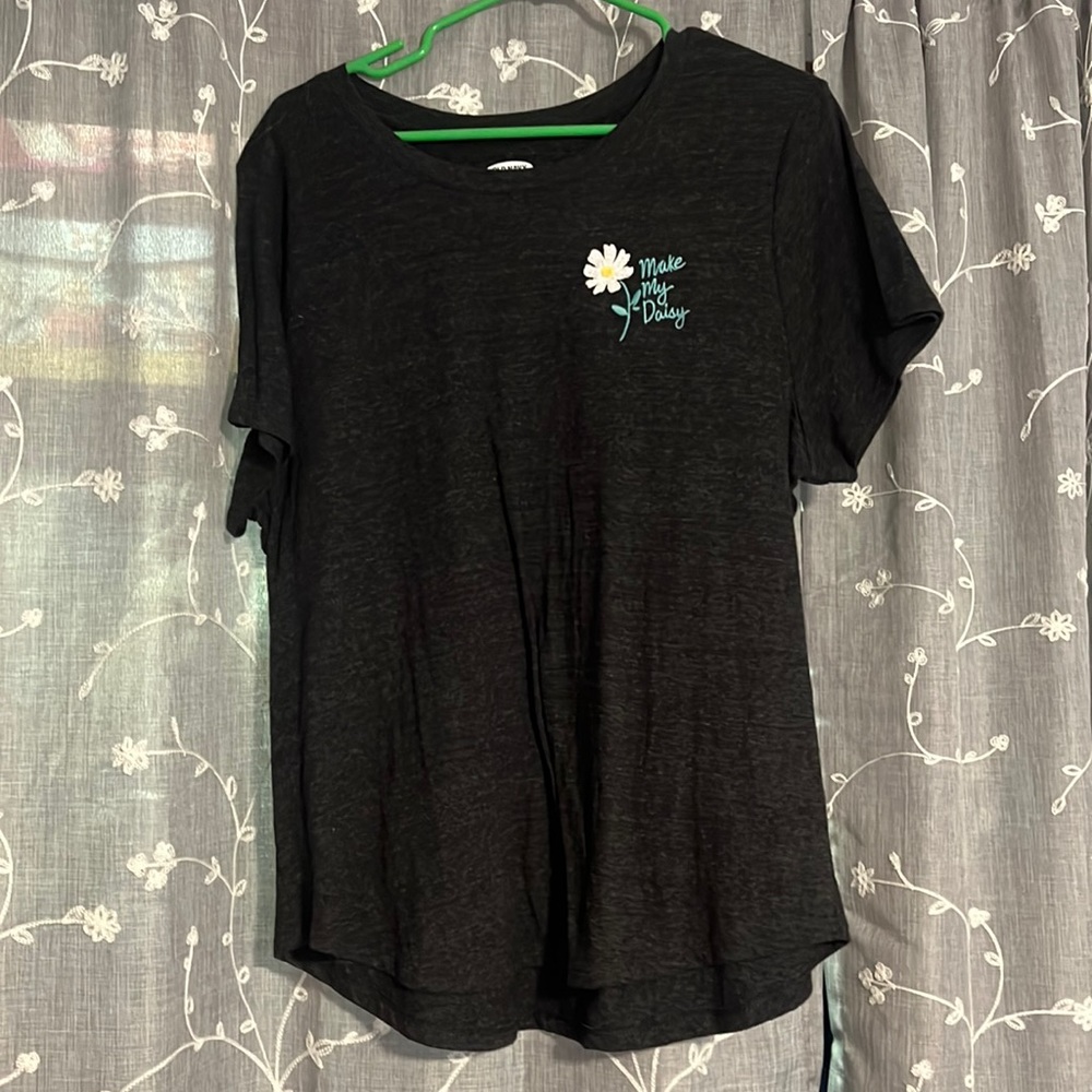 COPY - Cute Old Navy Shirt with Daisy